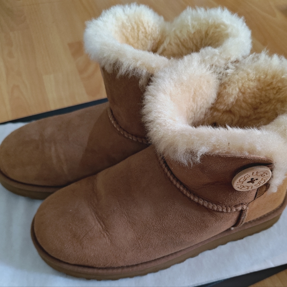 UGG Tan Short Shearling Winter Boots - 7 US/38 EU - Picture 3 of 11